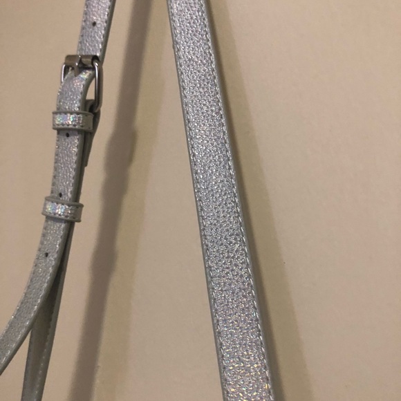 GUESS>> Silver metallic transparent crossbody bag. - Picture 5 of 7